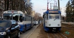 В Днепре возле музея Яворницкого мужчина угодил под колеса трамвая (ФОТО 18+) - рис. 9