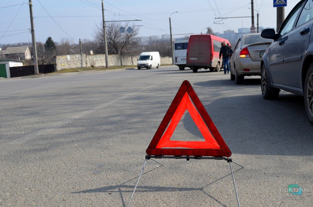 В Днепре на проезде Гальченко произошло ДТП с маршруткой - рис. 2