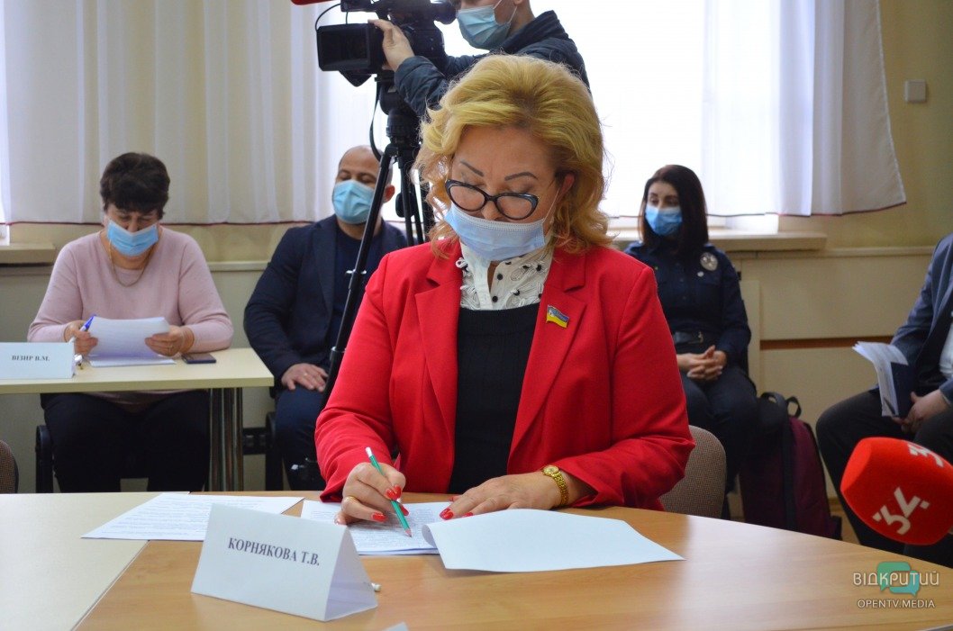 В Днепропетровском облсовете обсудили план борьбы с наркозависимостью среди детей - рис. 15