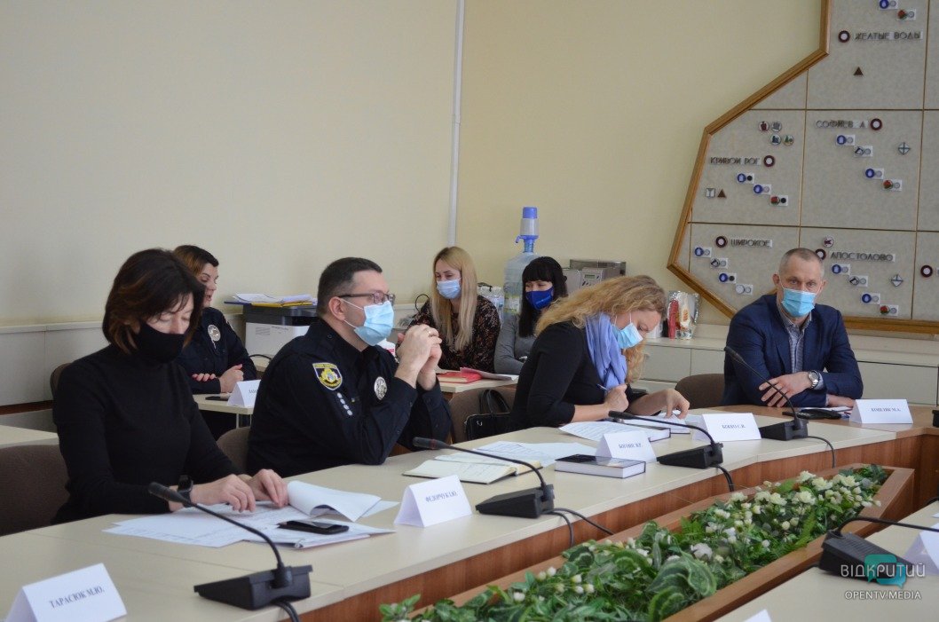 В Днепропетровском облсовете обсудили план борьбы с наркозависимостью среди детей - рис. 8