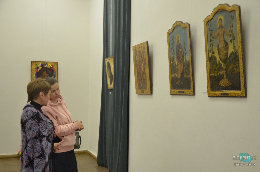 В Днепре в художественном музее открылась выставка икон - рис. 24
