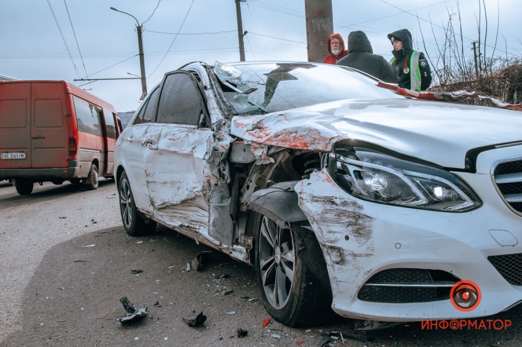 В Днепре на проезде Гальченко произошло ДТП с маршруткой - рис. 7