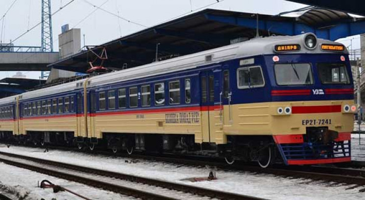 Живое дерево вместо железного и электричка на Кривой Рог: ТОП-5 новостей недели в Днепре - рис. 3