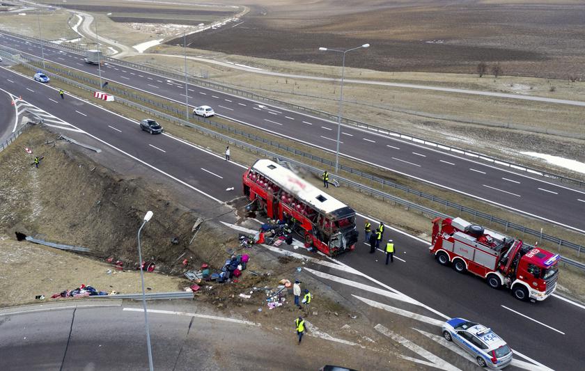 Погибли 6 человек: в Польше рейсовый автобус с украинцами слетел в кювет - рис. 2