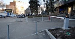 Узкие тротуары и антипарковочные столбики: как выглядит улица Челюскина в Днепре после реконструкции - рис. 7
