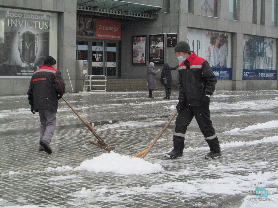 Здравствуй, март: Днепр засыпало снегом (ФОТО) - рис. 13