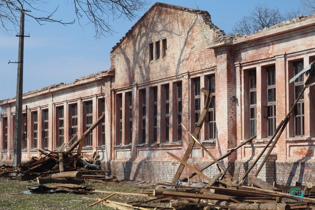 В Днепре разбирают старый корпус Игренской психбольницы (ФОТО) - рис. 1