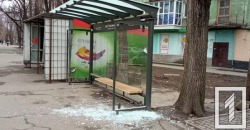 Серийные вандалы: в Кривом Роге неизвестные громят новые остановки - рис. 3