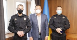 Мэр Днепра наградил полицейских, которые спасли 4 горожан из-подо льда - рис. 10