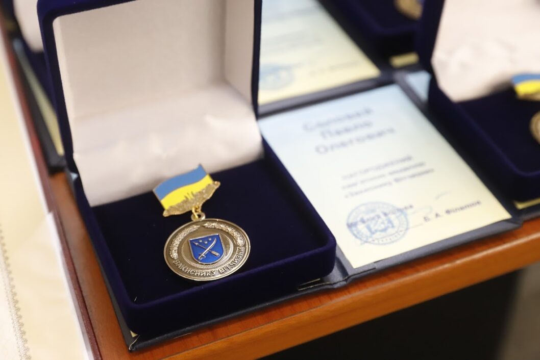 В Днепре ко Дню украинского добровольца бойцов наградили медалями «Защитник Отечества» - рис. 6