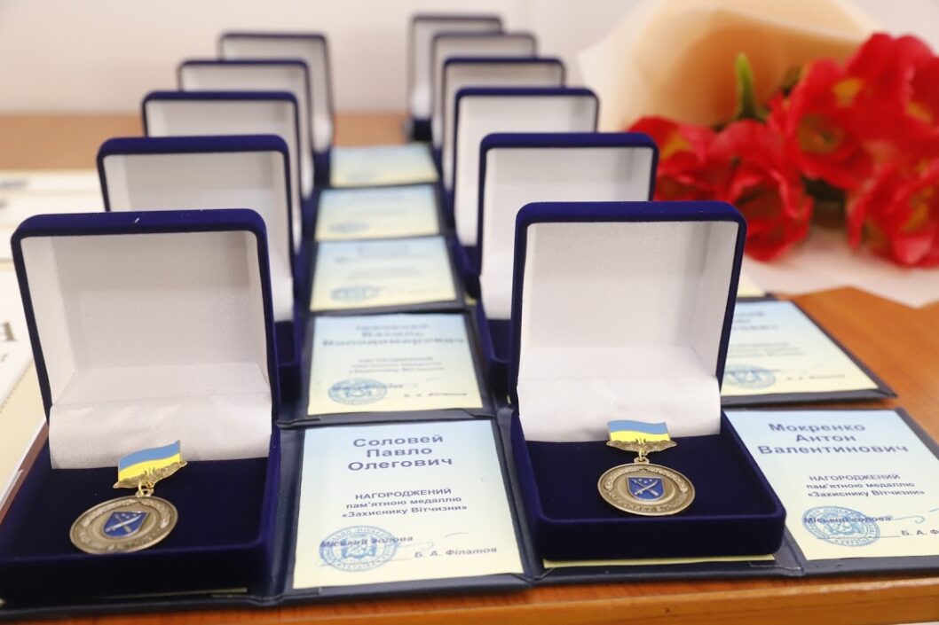 В Днепре ко Дню украинского добровольца бойцов наградили медалями «Защитник Отечества» - рис. 3
