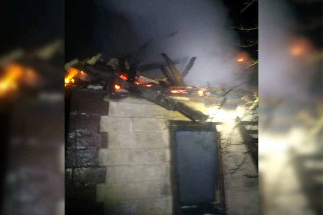 В Пятихатском районе ночью полностью сгорел частный дом - рис. 1