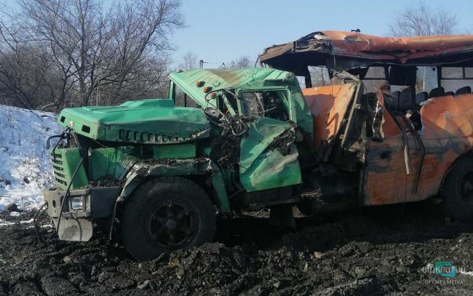 В Кривом Роге поезд протаранил грузовик: пострадали 5 человек - рис. 3