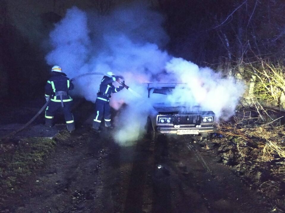 В Каменском ночью сгорели «Жигули» (ФОТО) - рис. 2