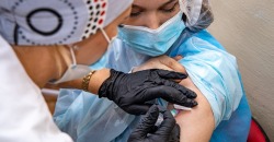 В Минздраве Украины рассказали о возможных реакциях на прививку от COVID-19 - рис. 4