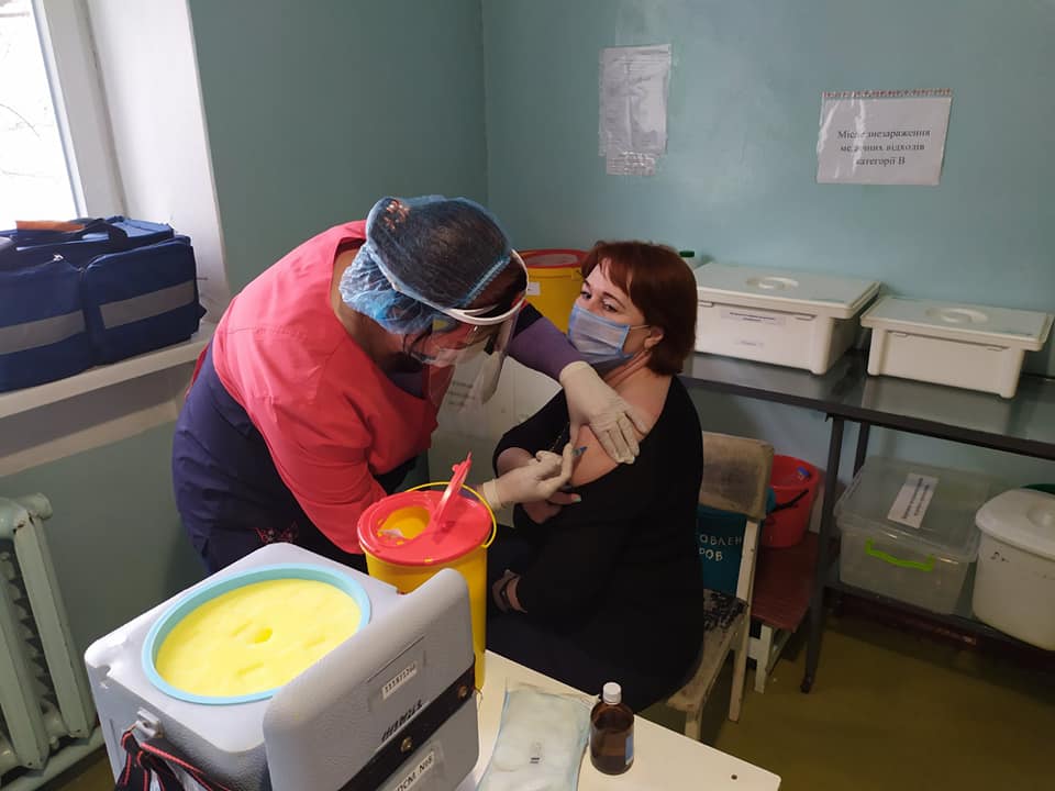 В Павлограде от коронавируса вакцинировали всех сотрудников скорой помощи - рис. 1