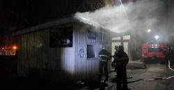 В Вольногорске ночью сгорел продуктовый магазин - рис. 4
