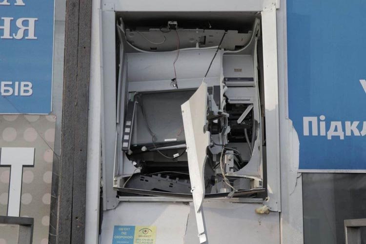 Объявлен план «Перехват»: под Днепром грабители взорвали банкомат и скрылись с деньгами - рис. 1