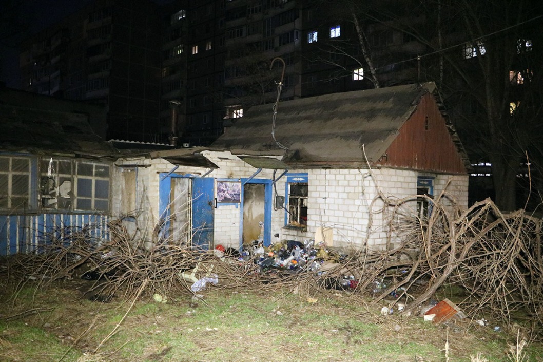 В Днепре горел заброшенный дом с кучей мусора: погибло два человека - рис. 2