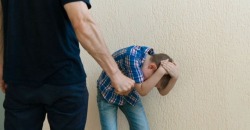 На Днепропетровщине мужчина избил 9-летнего мальчика на детской площадке - рис. 5