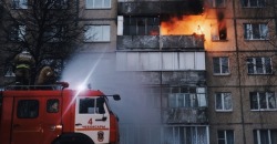 В Днепре горела квартира: пожарные спасли мужчину с ожогами - рис. 3