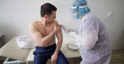 Президент Украины Владимир Зеленский вакцинировался от COVID-19 - рис. 2