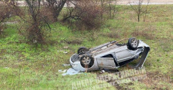 В Днепре возле Кайдакского моста перевернулось авто: есть пострадавшие - рис. 10