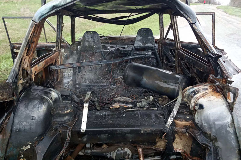 На Днепропетровщине водитель получил сильные ожоги, пытаясь потушить автомобиль - рис. 4