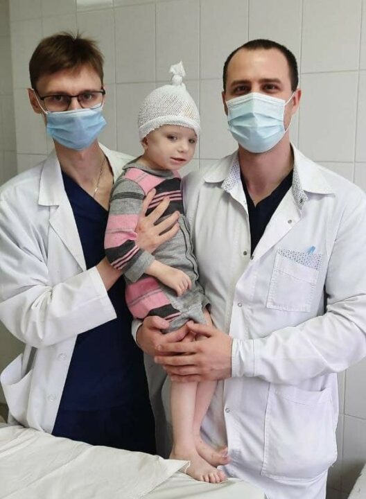 Днепровские врачи установили имплантат девочке, которая выпала с третьего этажа - рис. 1