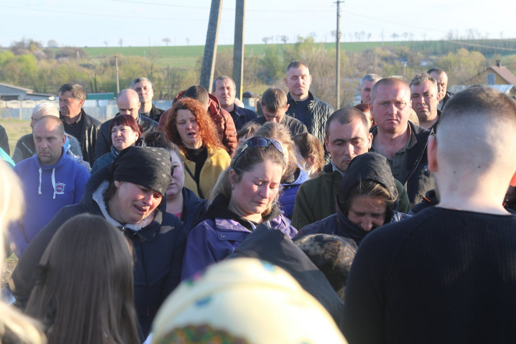 В Днепропетровской области похоронили воина, погибшего на Донбассе: у него осталось 2 детей - рис. 3