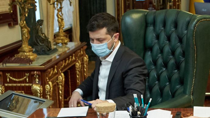 Зеленский подписал закон о 8000 гривен для предпринимателей - рис. 1