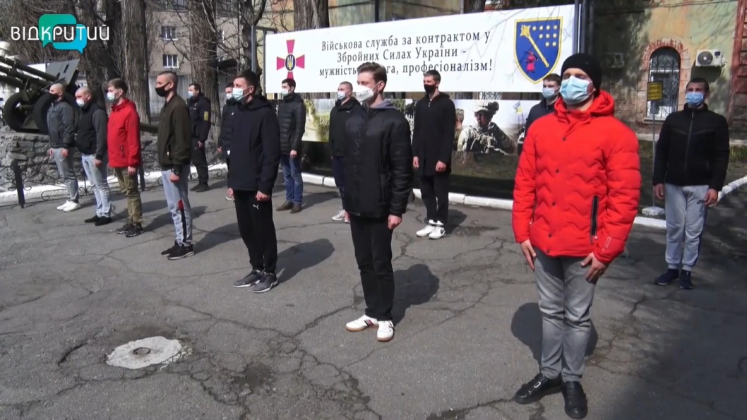 Днепропетровщина отправила в армию первых 100 призывников - рис. 1