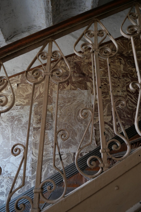 Колонны и кованные лестницы: в центре Днепра сохранилось старинное здание (ФОТО) - рис. 4