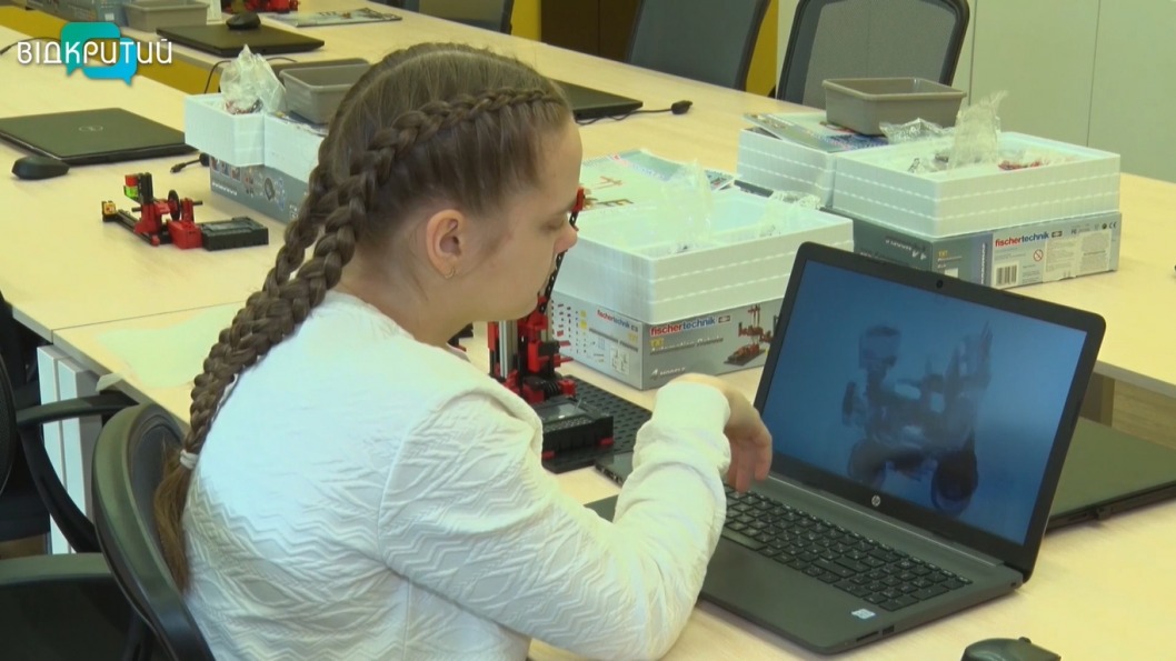 Юные днепровские изобретатели представили свои разработки на конкурс МАН - рис. 1