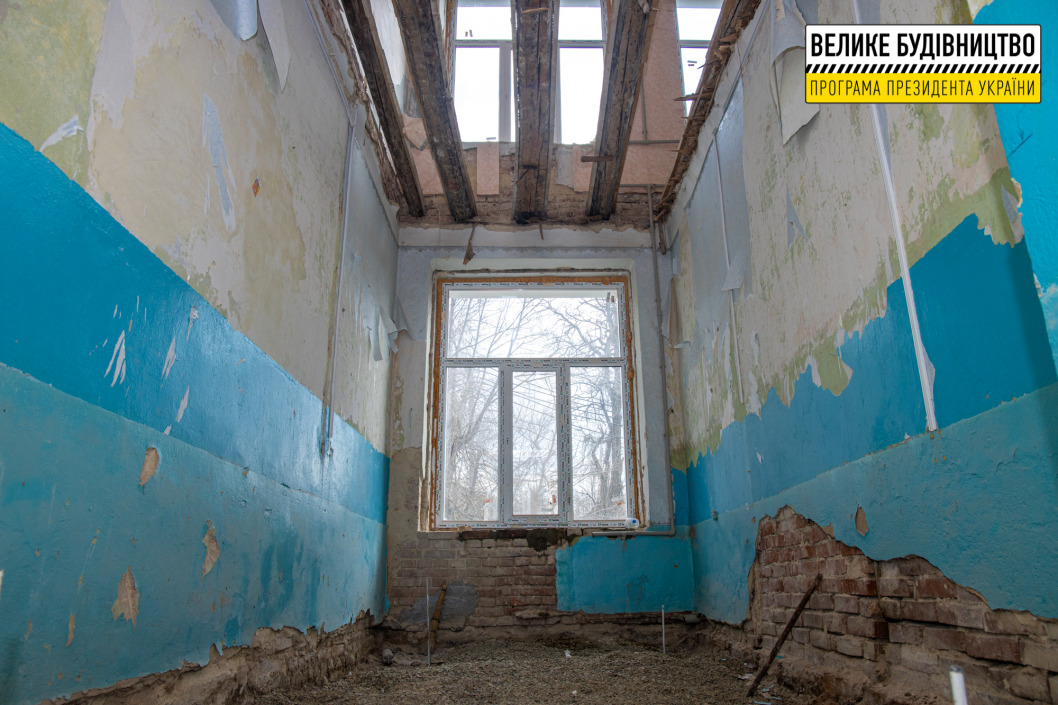 В Днепропетровской области восстанавливают одну из старейших школ (ФОТО) - рис. 1