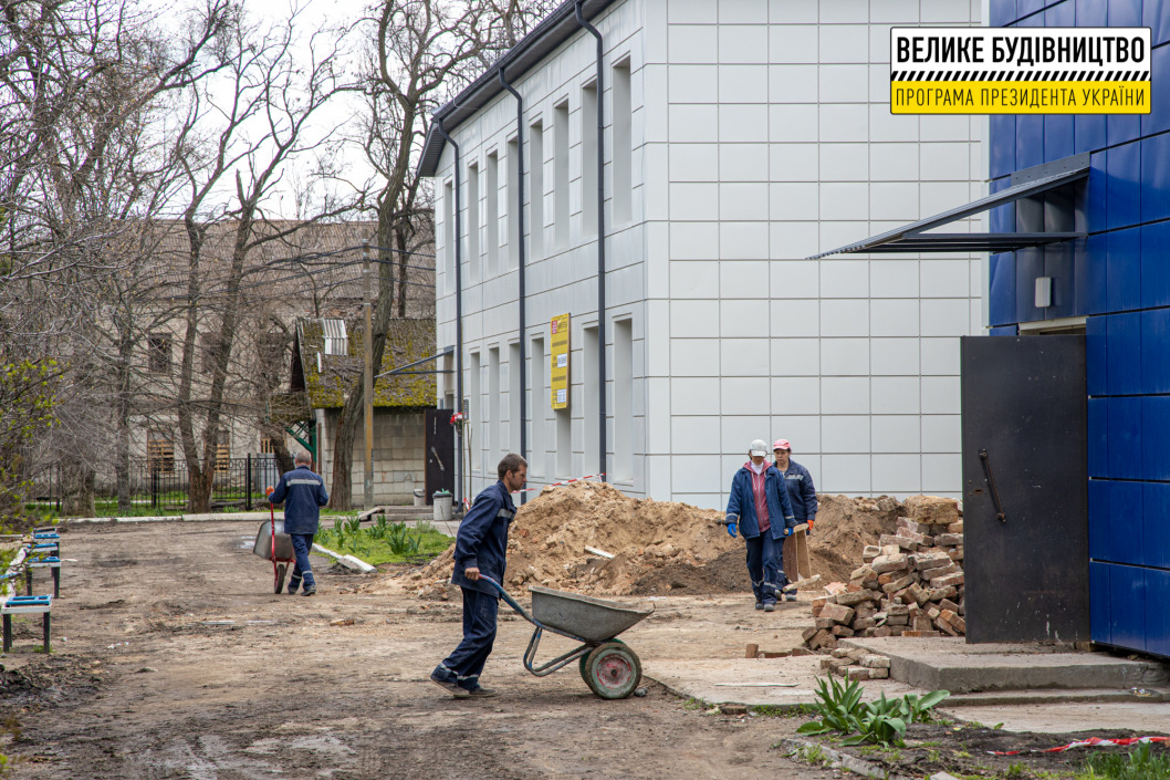 В Днепропетровской области восстанавливают одну из старейших школ (ФОТО) - рис. 7