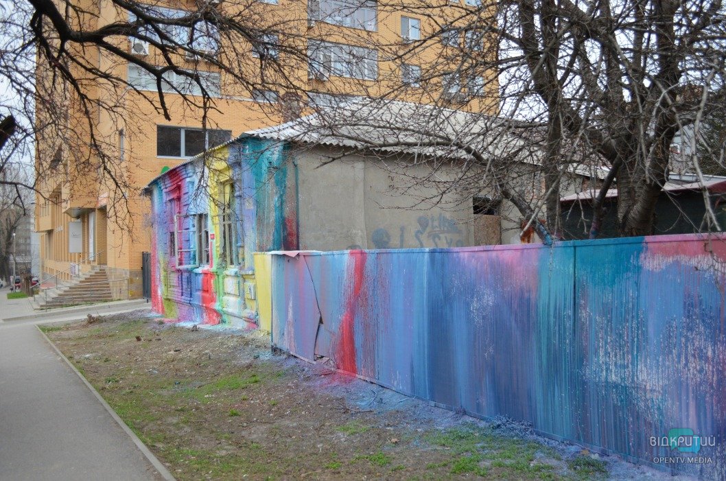 В Днепре уличный художник разрисовал заброшенный дом (ФОТО) - рис. 8