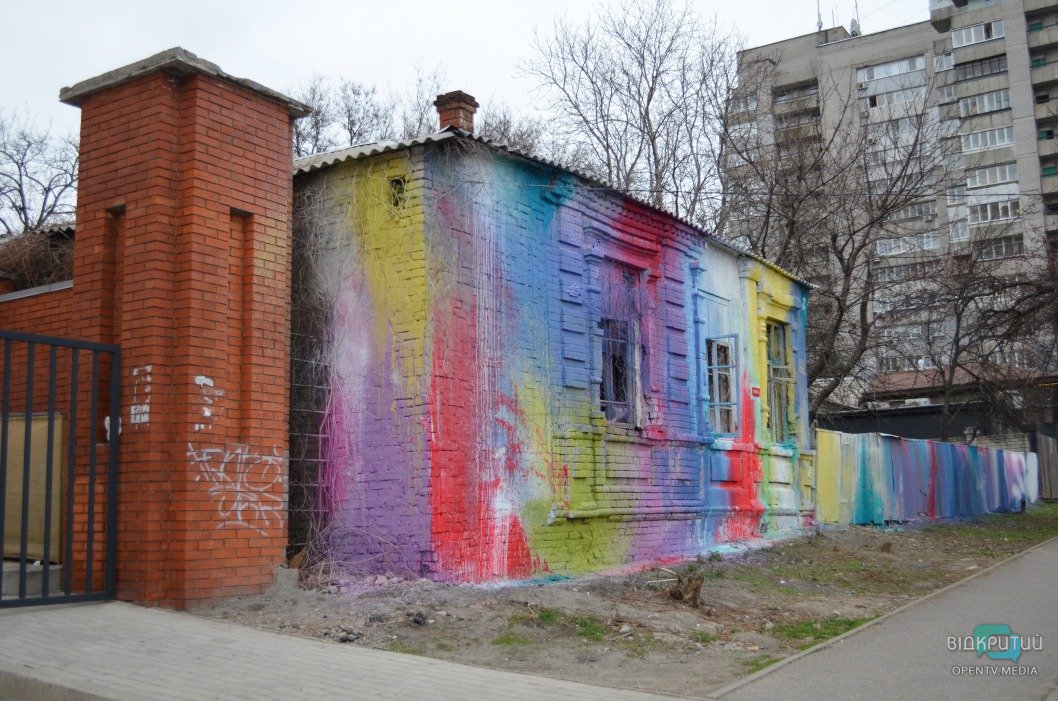 В Днепре уличный художник разрисовал заброшенный дом (ФОТО) - рис. 2