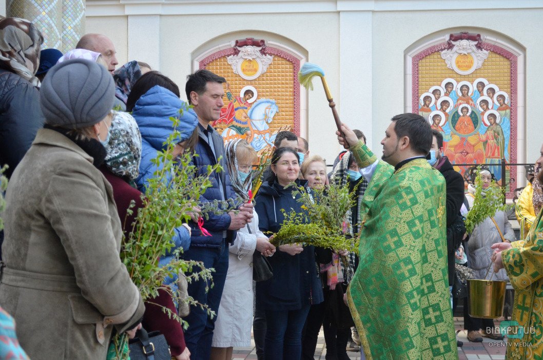 Как православные Днепра празднуют вербное воскресенье (ФОТО) - рис. 28