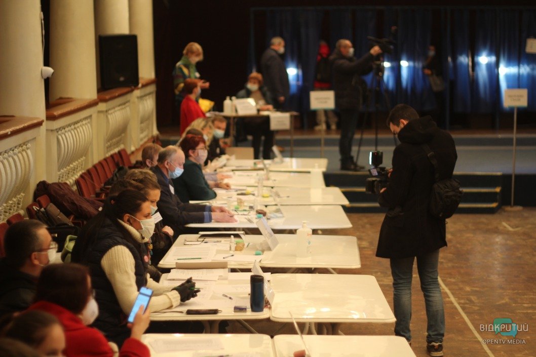 Выборы ректора Днепровского нацуниверситета: как проходит голосование (ФОТО) - рис. 2