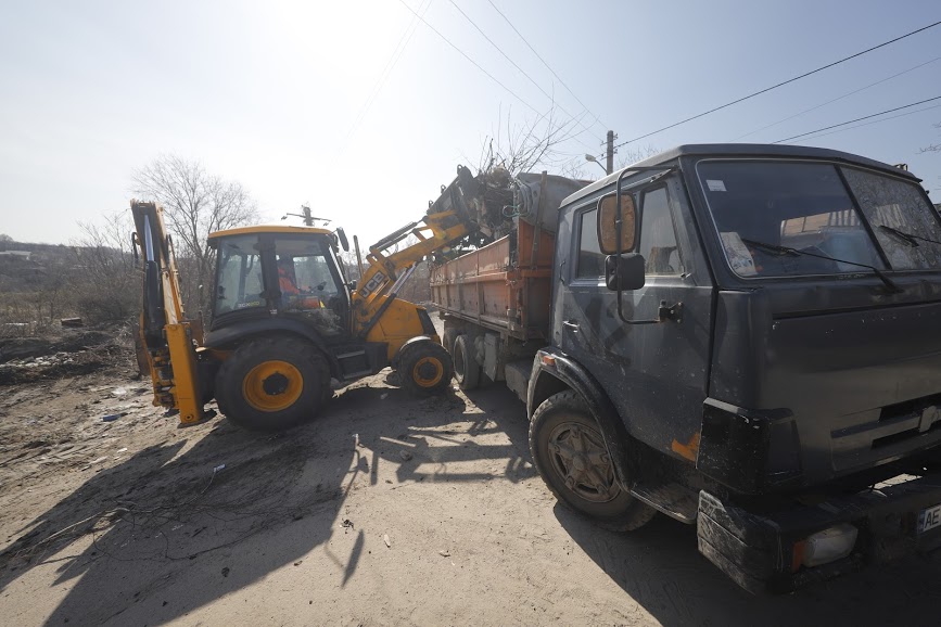 В Днепре убирают огромную свалку на Саксаганского - рис. 1