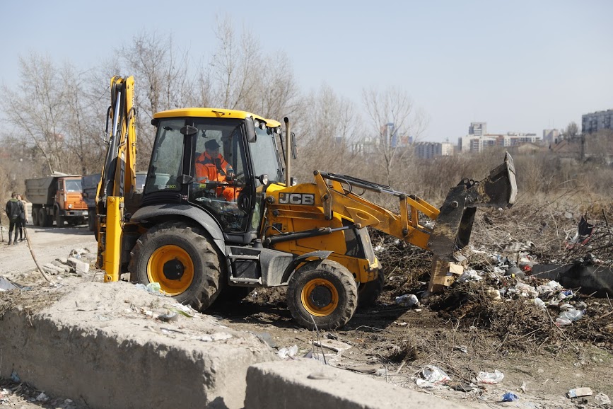 В Днепре убирают огромную свалку на Саксаганского - рис. 2