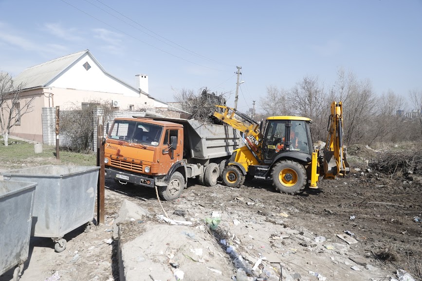 В Днепре убирают огромную свалку на Саксаганского - рис. 3