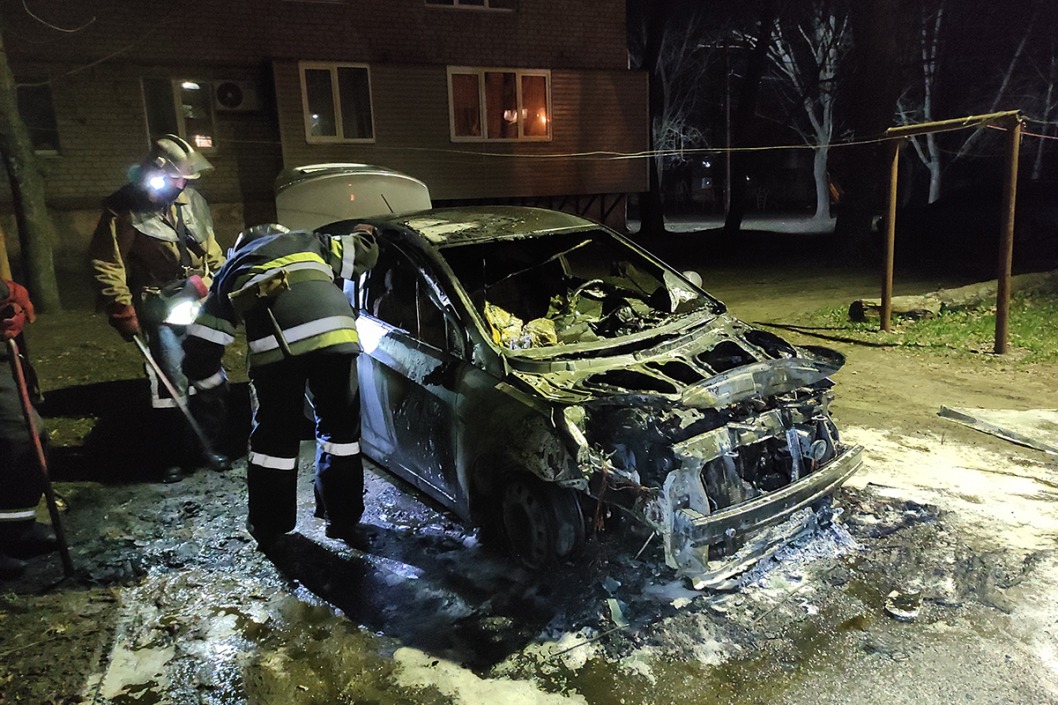 В Вольногорске ночью полностью сгорел автомобиль «Hyundai Accent» - рис. 2