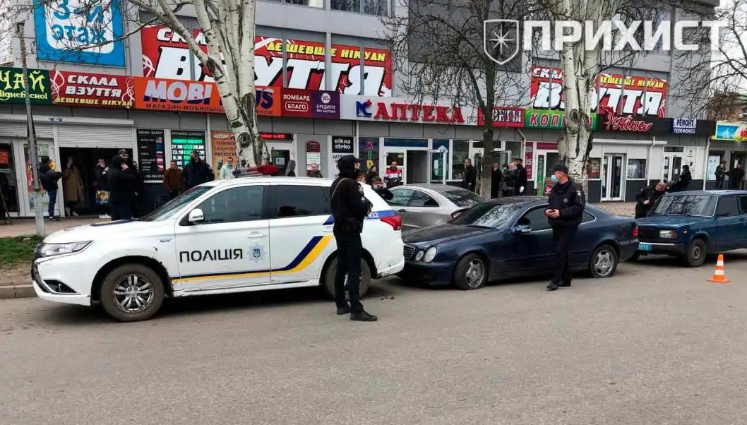 В Никополе полицейские открыли стрельбу, пытаясь задержать буйную автоледи - рис. 1