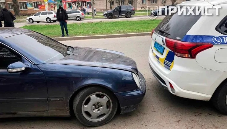 В Никополе полицейские открыли стрельбу, пытаясь задержать буйную автоледи - рис. 3