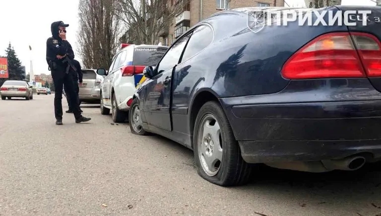 В Никополе полицейские открыли стрельбу, пытаясь задержать буйную автоледи - рис. 4