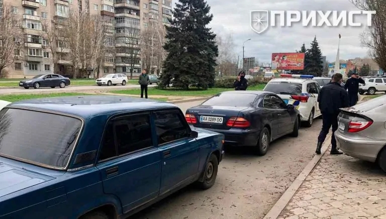 В Никополе полицейские открыли стрельбу, пытаясь задержать буйную автоледи - рис. 2