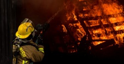 В Никополе горел жилой дом: хозяин дома погиб на месте - рис. 1