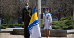 В Днепре возле горсовета подняли флаг военно-морского флота (ФОТО) - рис. 2